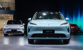 Shangjie H5 от SAIC и Huawei с простеньким дизайном начинает карьеру с ошеломительного успеха