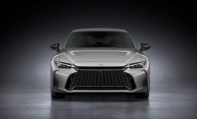 Стареющий Lexus IS опять обновлён: без V8, но с новым салоном и доработанным шасси