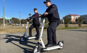 В Бишкеке электросамокаты помогают оперативности городских служб