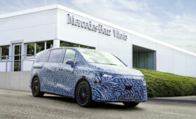Mercedes-Benz VLE готовится к дебюту: новый тизер и старт предсерийного производства