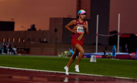 Айнуска Калил кызы выиграла полумарафон в Алматы