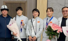 Сборная КР по женской борьбе вернулась в Кыргызстан