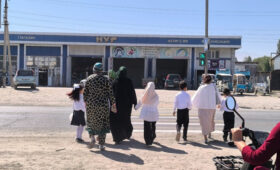 У школы в Буденовке установили вызывной светофор для безопасности детей