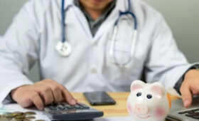 В Кыргызстане в 2026 году увеличат зарплаты врачей и медсестёр