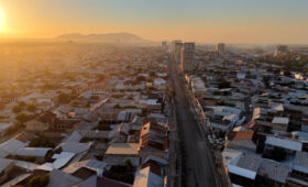 Школьницы поели сэндвичи и стали падать в обморок одна за другой — у работника предприятия «Тамшан» выявили инфекцию