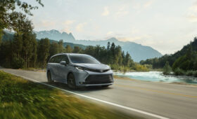 Toyota Sienna получила ряд полезных обновок и прибавила в цене