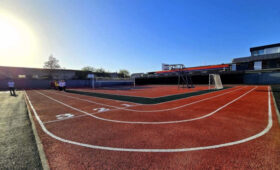 В жилмассиве Маевка строится многофункциональная спортивная площадка