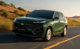 Стал известен состав комплектаций кроссовера Geely EX5 EM-i для российского рынка