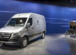 Mercedes-Benz готовит Sprinter нового поколения: первые тизеры