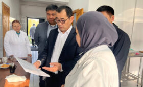 Эркин Чечейбаев проверил работу Центра общеврачебной практики «Арашан»