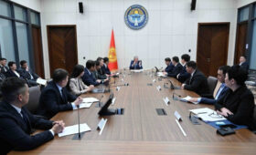 В кабмине КР обсудили внедрение электронных паспортов транспортных средств