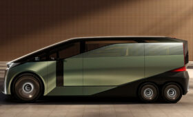 Lexus ищет новые форматы для флагманской модели LS, а новый суперкар показал интерьер