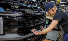 Ford наращивает производство пикапов F-150 и Super Duty, а выпуск Lightning будет на паузе