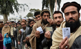 Власти Пакистана усилили давление на афганских мигрантов