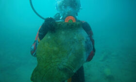 Археологи обнаружили древний мусульманский некрополь на дне Иссык-Куля