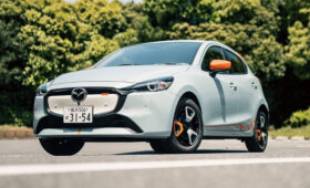 Маленький хэтчбек Mazda2 получил обновки вопреки слухам об отставке