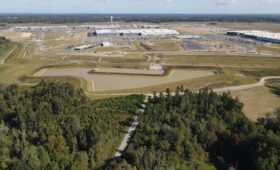 Toyota наладит производство гибридного седана Corolla в США