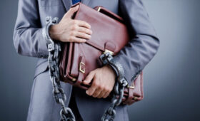 В Кыргызстане впервые посадили чиновников высокого ранга за коррупцию