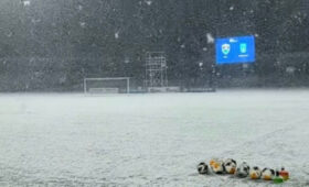 Футбольный матч в Караколе отменён из-за сильного снегопада