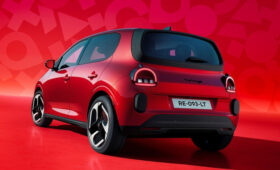 Новый Renault Twingo полностью рассекречен: дёшево, весело, но недалеко (до 263 км)