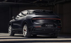 Просто добавь ДВС: убыточный Lotus представит первый мощный гибрид в январе