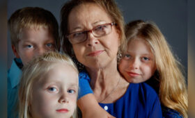 68-летняя мать 13 детей из США добивается опеки над близнецами после обвинения в мошенничестве, — The New York Times