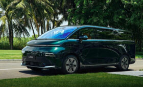 Роскошный минивэн Geely Galaxy V900 показался на первых официальных кадрах