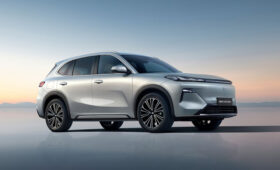 Новый кроссовер Geely EX5 EM-i в России: ожидаемо дешевле родственного EX5