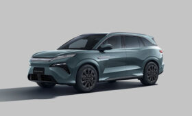 Флагманский кроссовер BYD Tang L отправили на экспорт под именем Atto 8