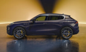 У кроссовера Maserati Grecale появилась новая роскошная спецверсия Lumina Blu