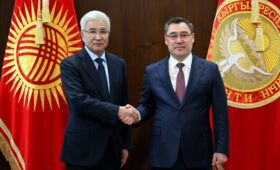 Президент Садыр Жапаров наградил Имангали Тасмагамбетова