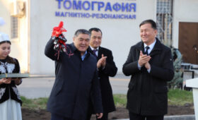 Камчыбек Ташиев передал НЦОМиД служебные автомобили