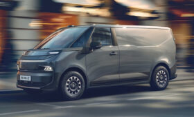 Renault показал серийную версию нового фургона Trafic E-Tech