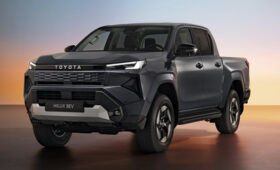 Toyota Hilux сменил поколение: интерьер в стиле Land Cruiser Prado и разнообразная техника