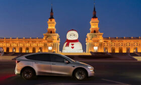 Tesla выпустила 9-миллионный электромобиль на фоне спада продаж и странных прогнозов