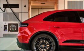 Конец фирменному питанию: Porsche закроет все свои зарядные станции в Китае