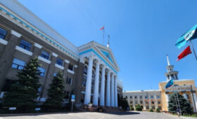 Мэрия продолжает комплекс работ по очистке рек и каналов Бишкека