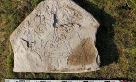 В Хакасии нашли уникальное древнее изображение с лунным календарём