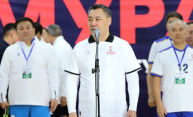 В Бишкеке с участием Садыра Жапарова стартовал традиционный дружеский футбольный турнир «Мурас»