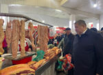 На Ошском рынке проверили цены на мясо
