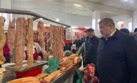 На Ошском рынке проверили цены на мясо