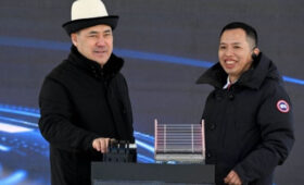 Садыр Жапаров запустил первую солнечную электростанцию в Кыргызстане