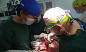 В НИИ хирургии сердца провели редчайшую операцию подростку