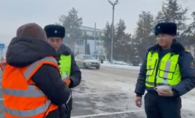 В Таласе сотрудники УВД  угостили работников «Тазалык» горячим кофе