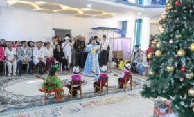 Минздрав вручил новогодние подарки маленьким пациентам