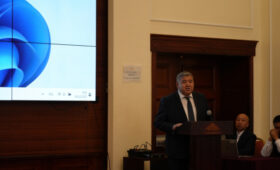 Кыргызстан закупил 270 тысяч доз высококачественного семенного материала