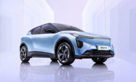 Представлен серийный электрохэтч Perodua QV-E: вместо Daihatsu партнером стала Magna