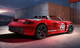 Porsche «обнулила» 20-летний суперкар Carrera GT и снабдила его ле-мановской ливреей