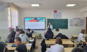 Как молодые преподаватели из России проходят практику в школах Бишкека
