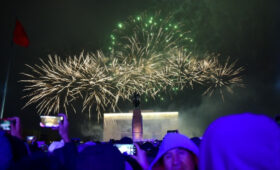 Дым от салюта и других пиротехнических веществ может вызвать отравление, особенно у детей, — врач 